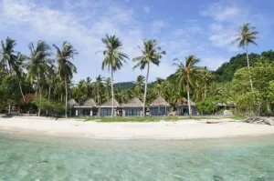 8 Destinasi Wisata Menakjubkan yang Jarang Tersentuh di Indonesia