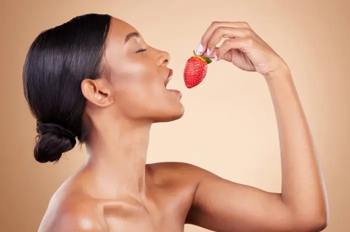 Khasiat Luar Biasa Buah Stroberi, 7 Manfaat Tersembunyi Termasuk Anti-Penuaan